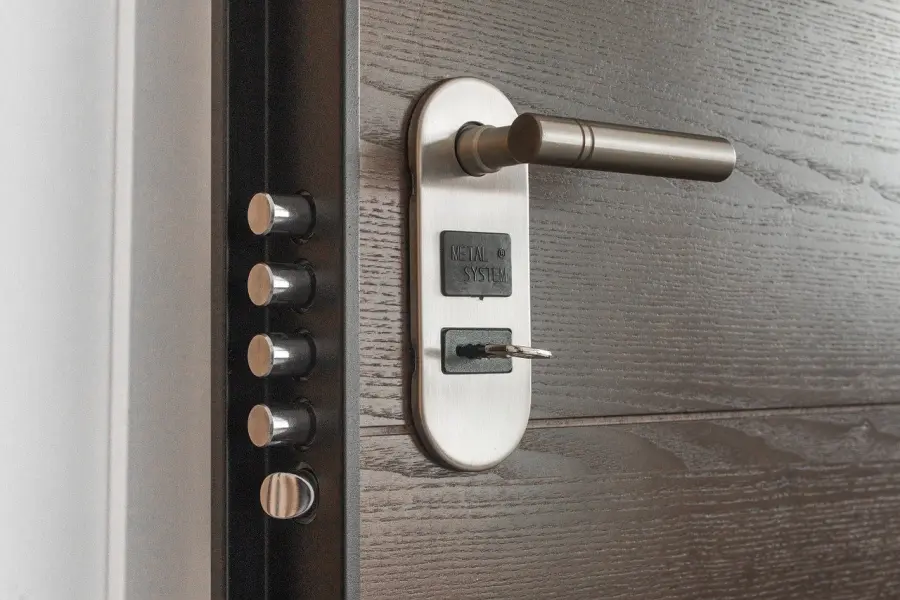 La porta non si apre: indicazioni utili su come comportarsi